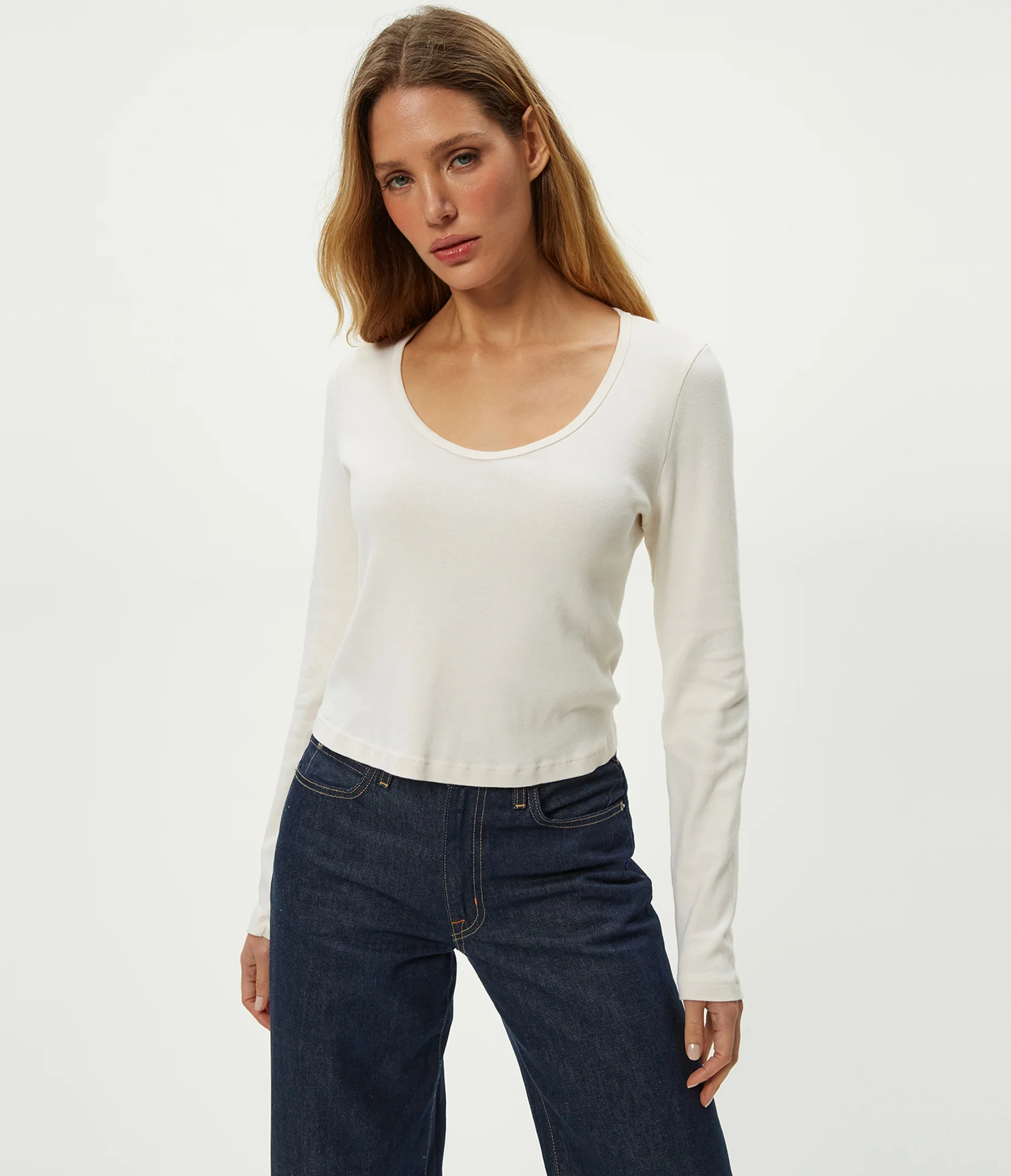 Lizzie V-Neck Long Sleeve Tee - Image 13