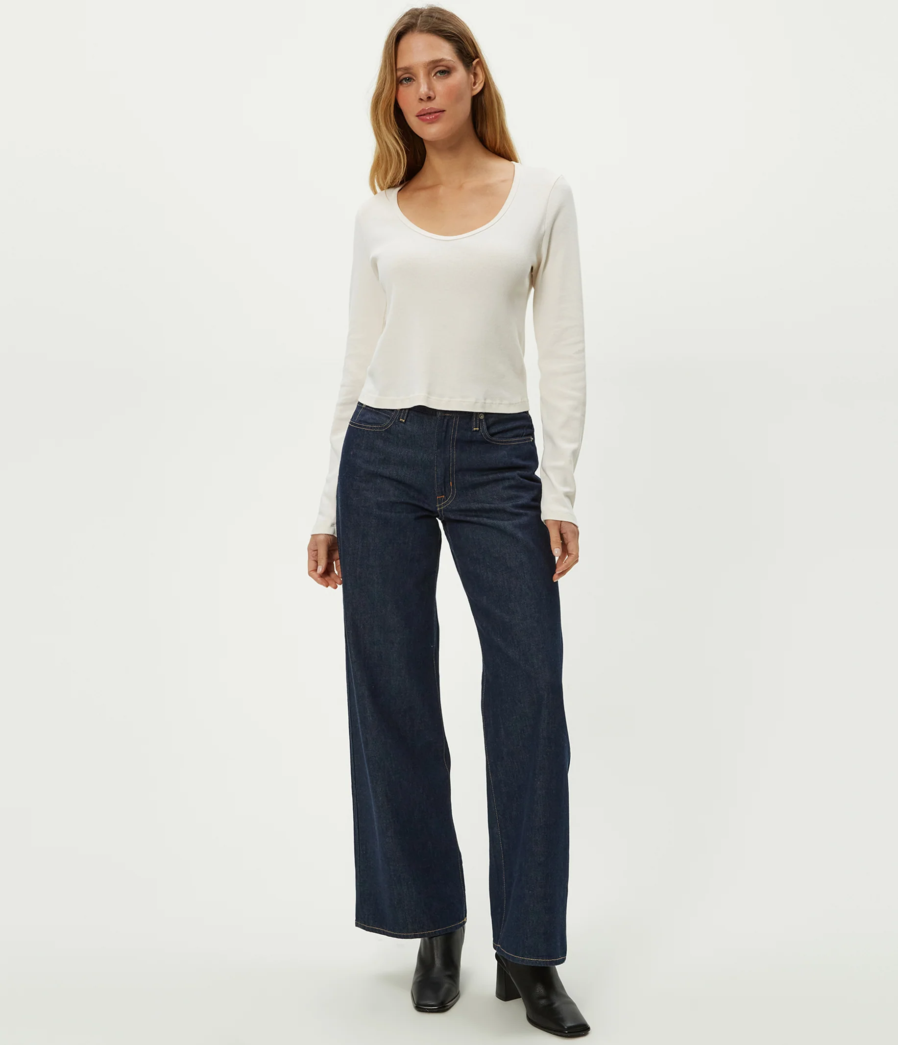 Lizzie V-Neck Long Sleeve Tee - Image 14