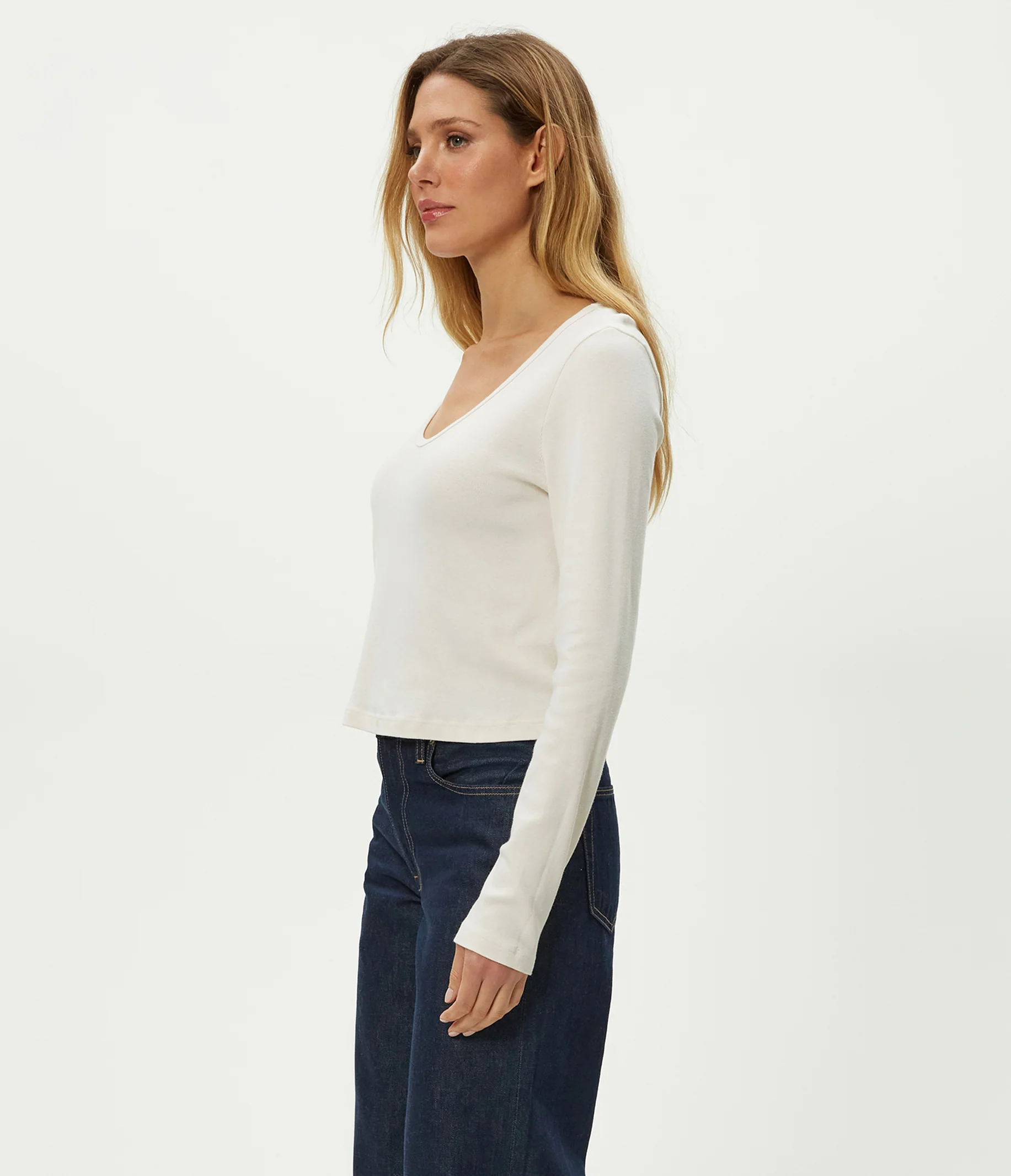 Lizzie V-Neck Long Sleeve Tee - Image 15