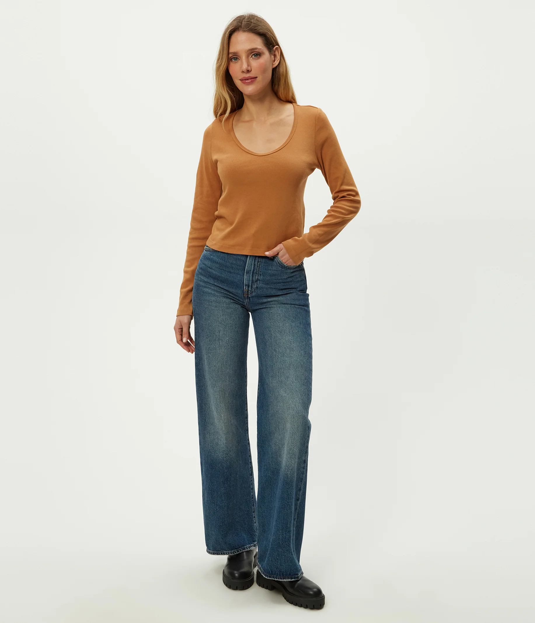Lizzie V-Neck Long Sleeve Tee - Image 18