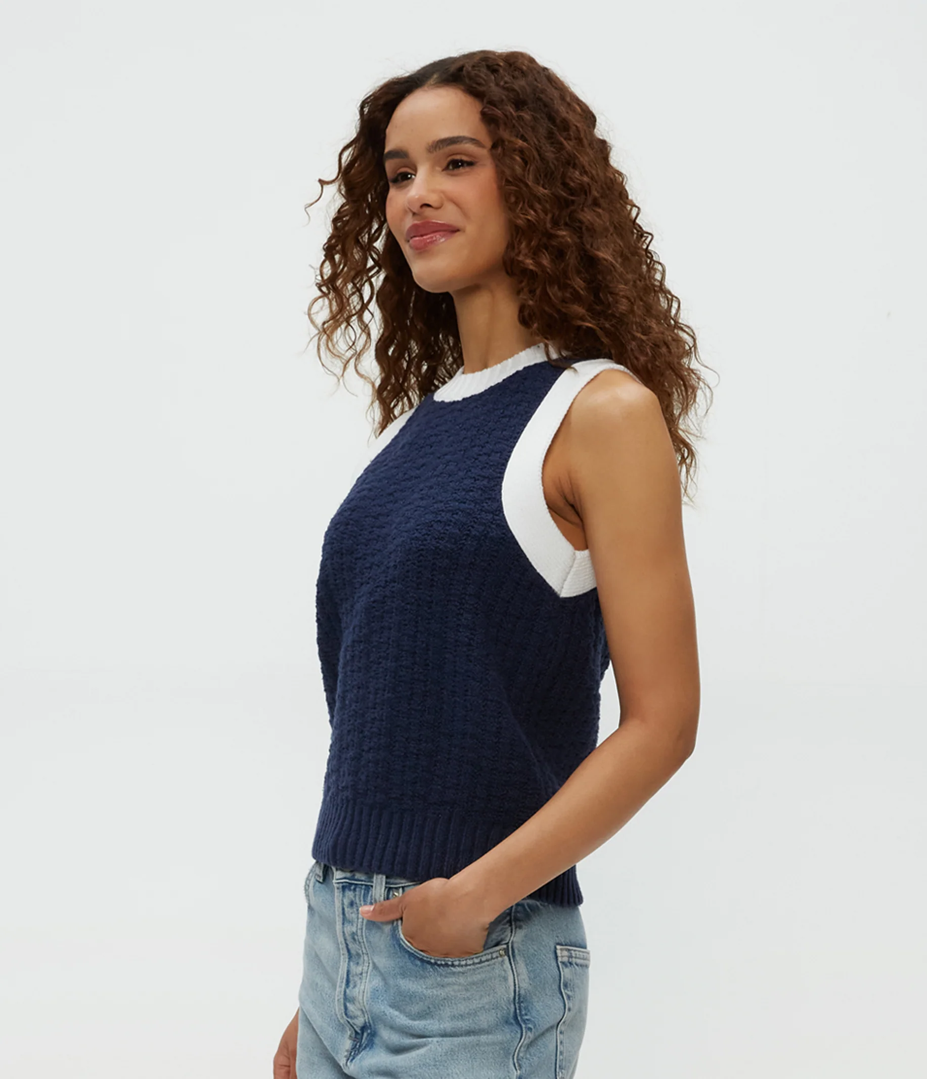 Sia Sleeveless Sweater - Image 6
